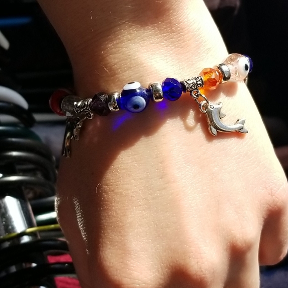 4 bracelets - costume jewelry - Picture 4 of 6